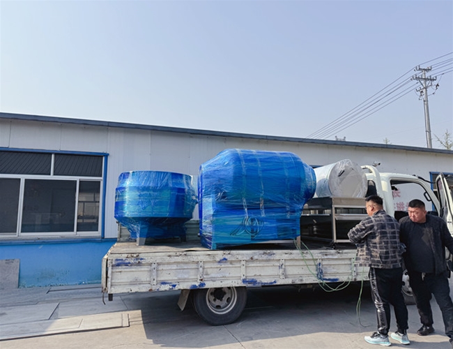 安徽客戶訂購的夾層鍋 滾揉機(jī)各一臺完工發(fā)貨